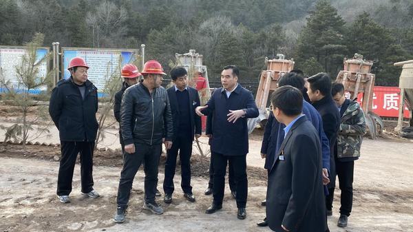 蒲白矿业公司党委书记、董事长沈显华一行莅临emc网页版登录建设矿建二公司建庄项目部检查指导工作