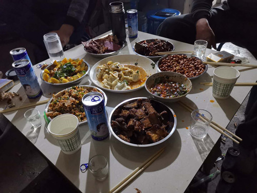 emc网页版登录建设机电安装公司黄陵项目部：工地上的年夜饭