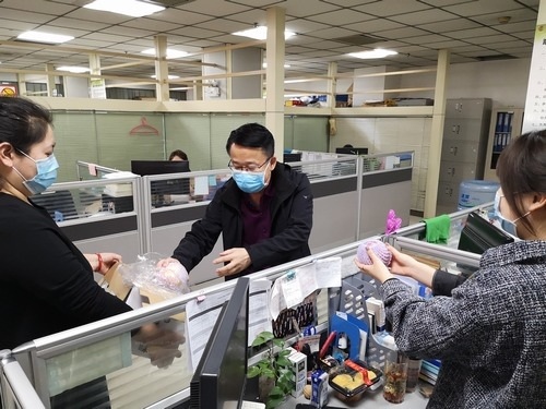 “苹苹”安安，emc网页版登录建设路桥分公司战“疫”有温度