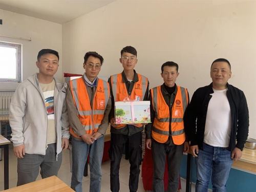 emc网页版登录建设铜煤公司第十六项目部为职工举办“不负韶华时光，爱与责任同行”月度主题生日会