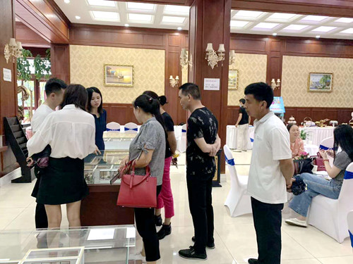 emc网页版登录建设公司：龙湾水境项目新品认购火爆全城
