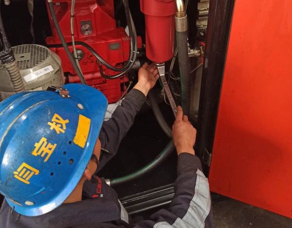 emc网页版登录建设洗选煤运营公司红柳林洗煤厂项目部： 年节生产稳运转 养护设备出新招