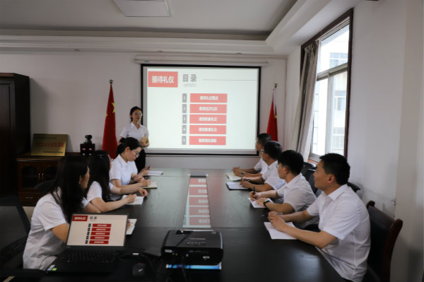 emc网页版登录建设汉中分公司精心举办商务礼仪培训
