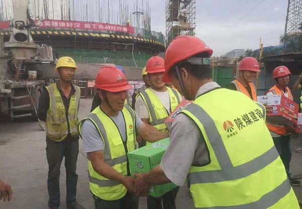 emc网页版登录建设铜煤公司第二十一项目部开展慰问一线劳务工人为施工会战助力加码