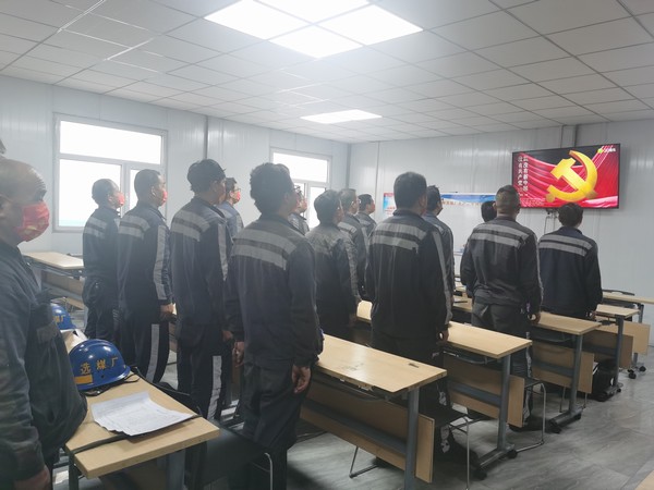 emc网页版登录建设洗选煤运营公司红柳林洗煤厂项目部: “红色”+“坚守”吹响号角庆国庆