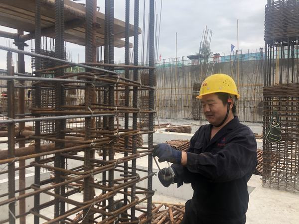 按下快门，定格建设施工一线最美身影