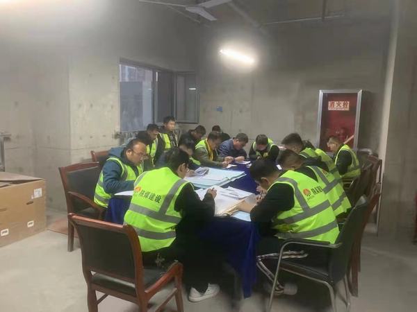 emc网页版登录建设铜煤公司第十五项目部业务知识“小课堂”为职工充电蓄能