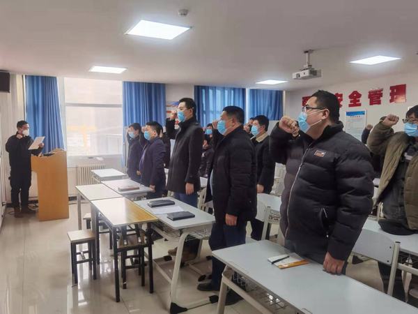 emc网页版登录建设矿建二公司车村项目部：抗疫保产党旗红