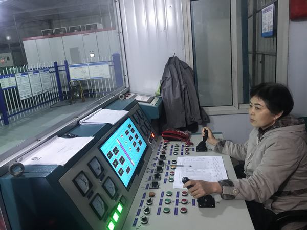 emc网页版登录建设矿建二公司王峰项目部:坚守岗位诠释“矿建之花”英姿
