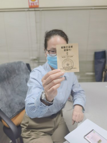人手一“证”，emc网页版登录建设路桥分公司职工花式晒出核酸检测出门证