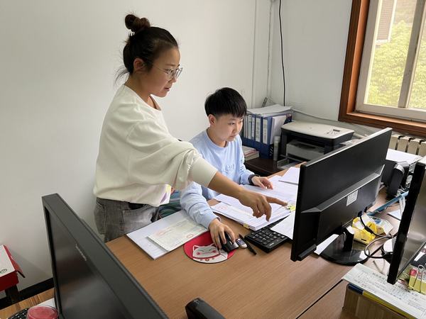 emc网页版登录建设铜煤公司：“以师带徒”做好传帮带