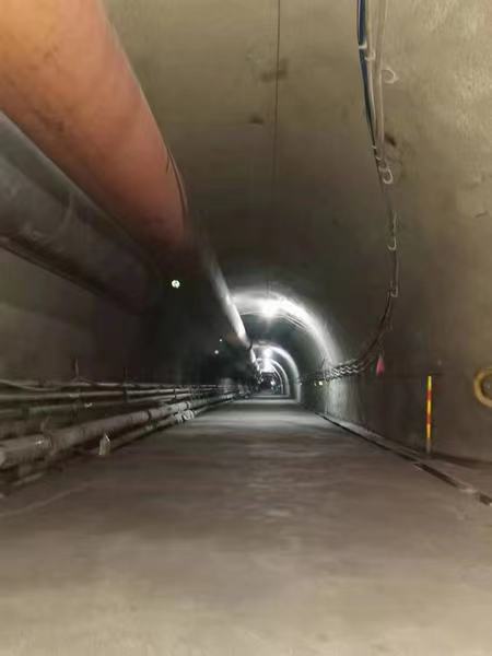 emc网页版登录建设矿建二公司第二项目部地坪水沟施工驶入“快车道”