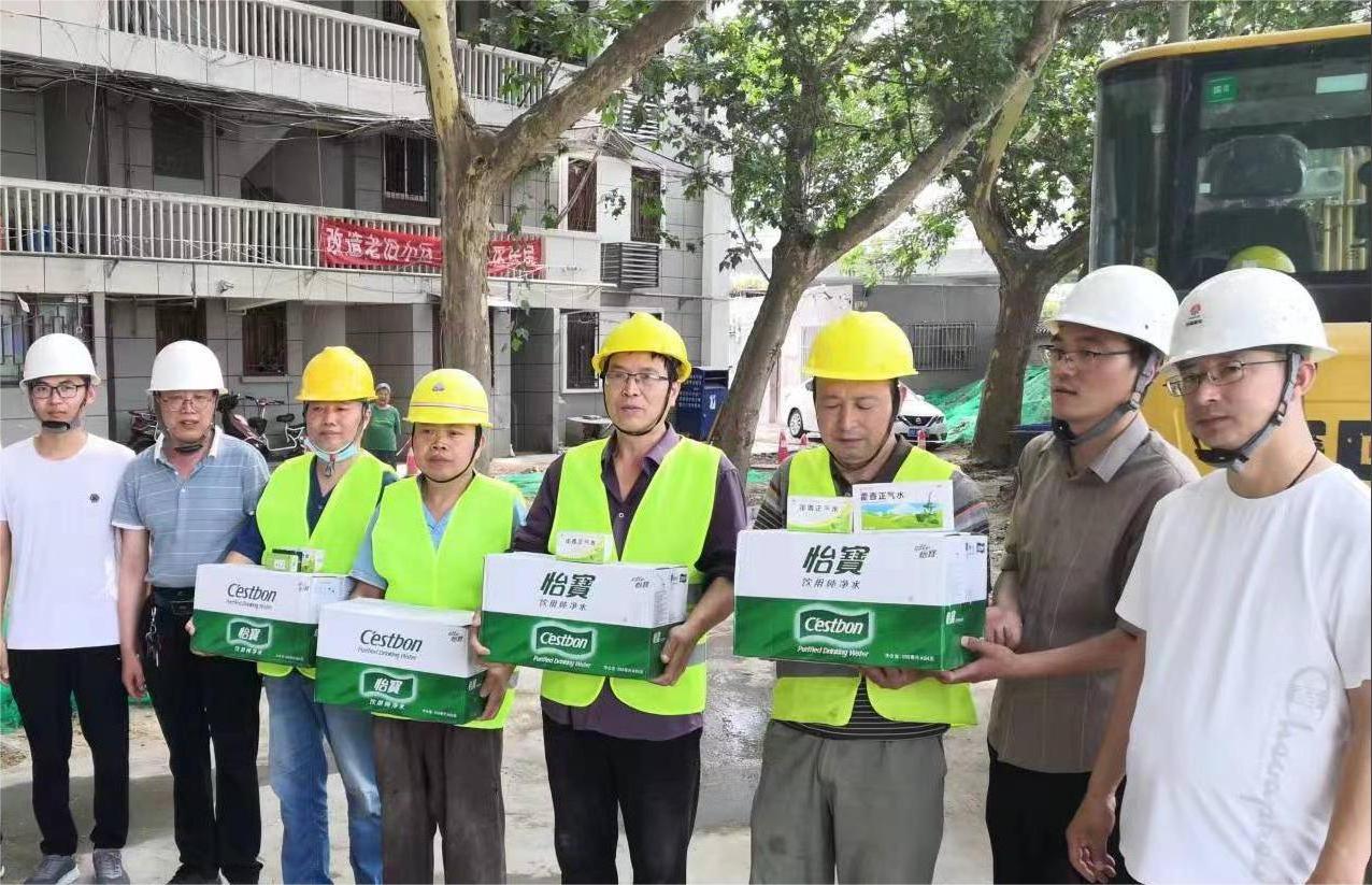 emc网页版登录建设新城公司第一项目部“情系一线送清凉”