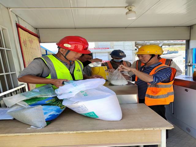 emc网页版登录建设铜煤公司：基层项目部多措并举 抗高温保生产