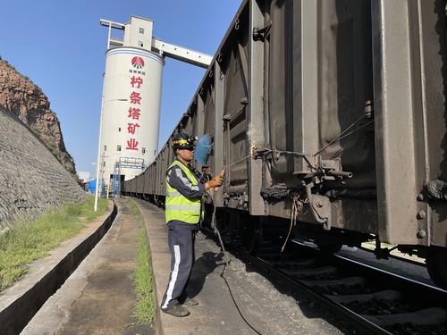 emc网页版登录建设洗选煤运营公司柠条塔运营项目部：战高温 斗酷暑 保运输