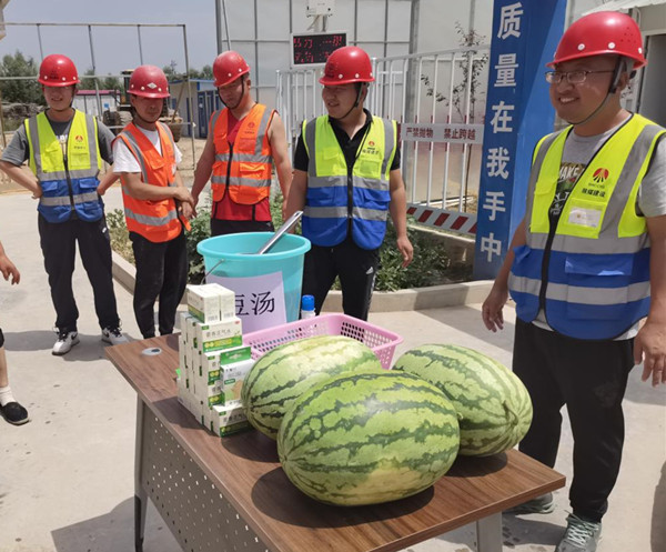 emc网页版登录建设咸阳分公司第九项目部:不服“暑”，战高温