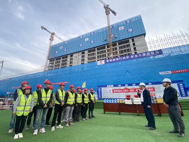 emc网页版登录建设铜煤公司：行走一线鼓干劲 节日慰问不打烊