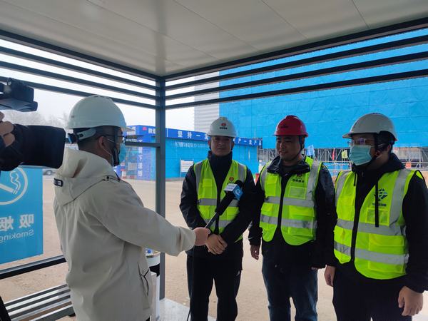 鄂尔多斯市电视台莅临emc网页版登录建设铜煤公司第五项目部拍摄宣传片