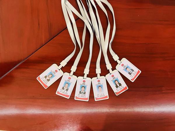 emc网页版登录建设矿建二公司：佩戴工作牌 树立新形象