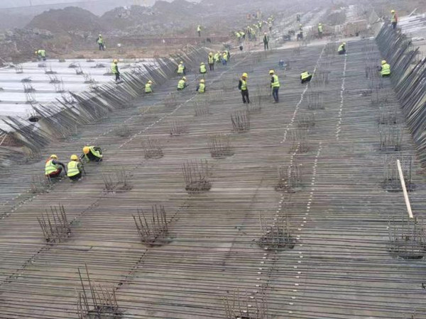 emc网页版登录建设汉中分公司抓重点、克难点、保节点，全面掀起施工建设新高潮