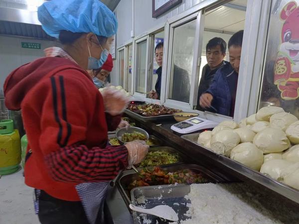 emc网页版登录建设矿建二公司王峰项目部：加强后勤保障 打响疫情“保胃战”