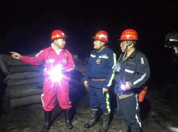 小保当矿业公司领导莅临emc网页版登录建设机电安装公司项目部检查慰问