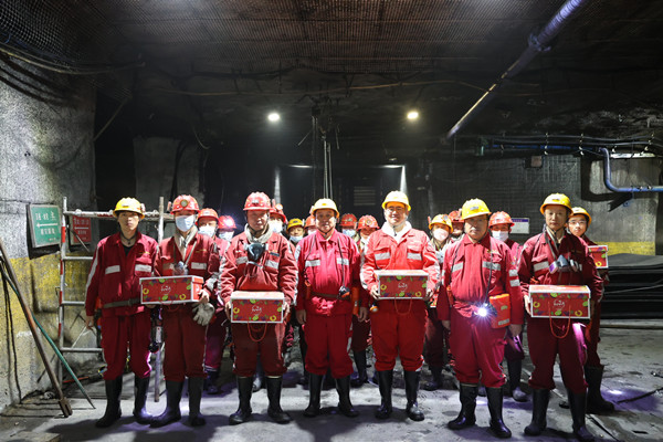 曹家滩矿业公司领导莅临emc网页版登录建设机电安装公司项目部检查慰问