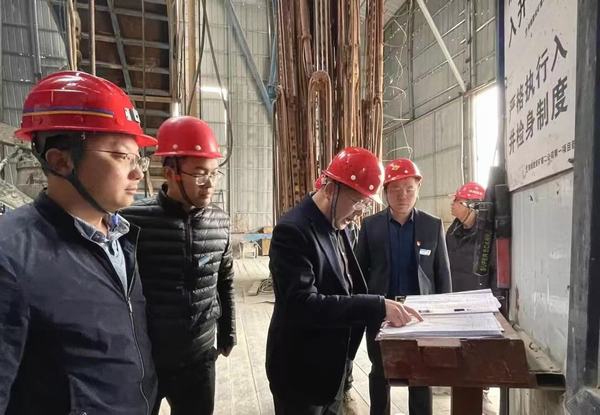 陕西彬长胡家河矿业有限公司董事长前往emc网页版登录建设矿建二公司第一项目部检查指导工作
