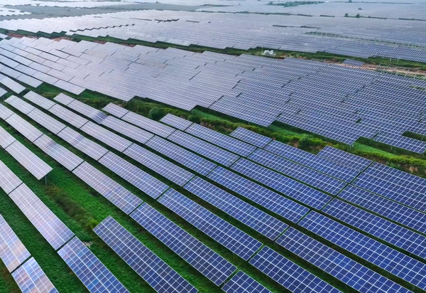 emc网页版登录建设承建的首个光伏发电项目成功并网发电