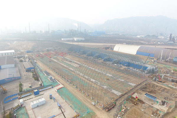 emc网页版登录建设汉中分公司龙钢机械化综合一次料场项目大跨度钢结构网架顺利合拢