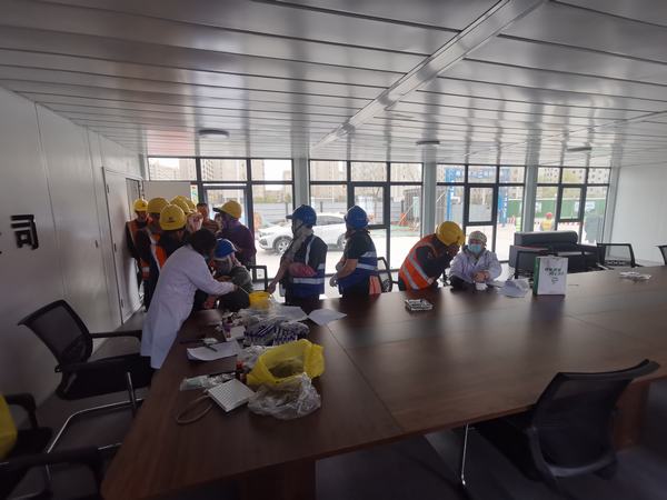 emc网页版登录建设铜煤公司第七项目部送关爱进一线