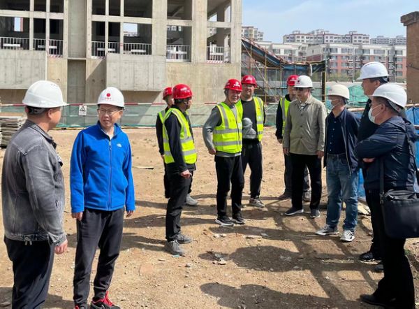 包头市住建局质量科科长付宇一行莅临中润府一期项目工程检查指导工作