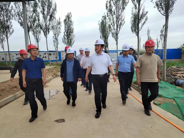 陕西彬长集团有限公司董事长、党委书记白永明一行莅临emc网页版登录建设路桥分公司彬长项目部检查