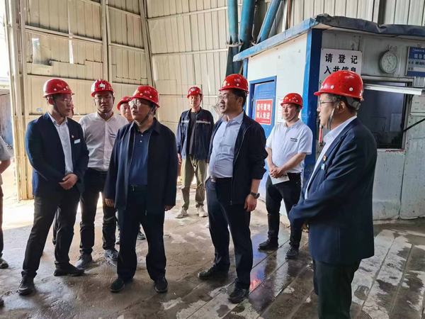 emc网页版登录股份有限公司常务副总经理李孝波、彬长矿业有限公司总经理焦小年莅临emc网页版登录建设矿建二公司第一项目部检查指导工作