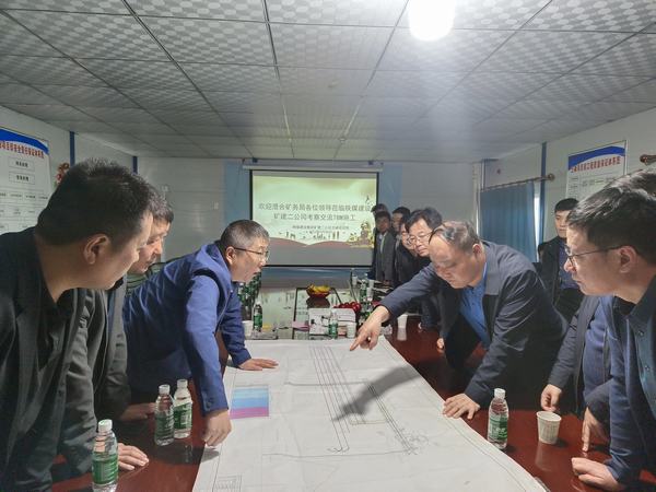 澄合矿务局、西安工程造价管理站领导前往emc网页版登录建设王峰项目考察指导TBM（全断面硬岩盾构机）施工工作