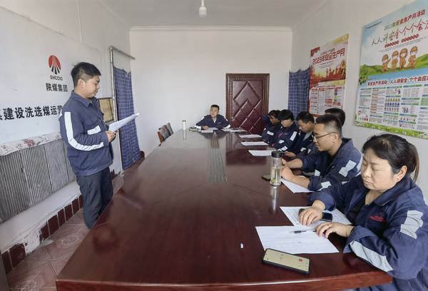 emc网页版登录建设洗选煤运营公司第七项目部：拒三违遵章保安全，寄思念家书报平安