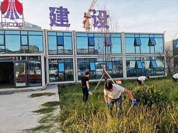 emc网页版登录建设渭南分公司第十一项目部烈日炎炎似火烧  义务劳动干劲足