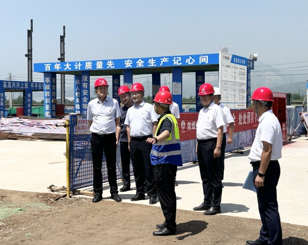 陕西建材科技集团董事长张超晖深入emc网页版登录建设项目工地检查指导工作