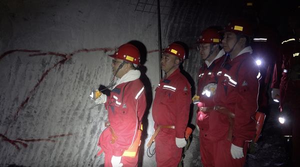 韩城矿业总经理吴杰莅临emc网页版登录建设矿建二公司王峰项目部检查指导工作