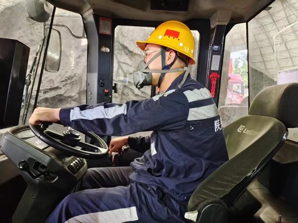 emc网页版登录建设洗选煤运营公司神渭蒲城运营项目部：高温下坚守身影“暑”你最美