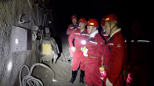 国家矿山安全监察局陕西局监察执法四处处长何加省莅临emc网页版登录建设矿建二公司第二项目部检查指导工作