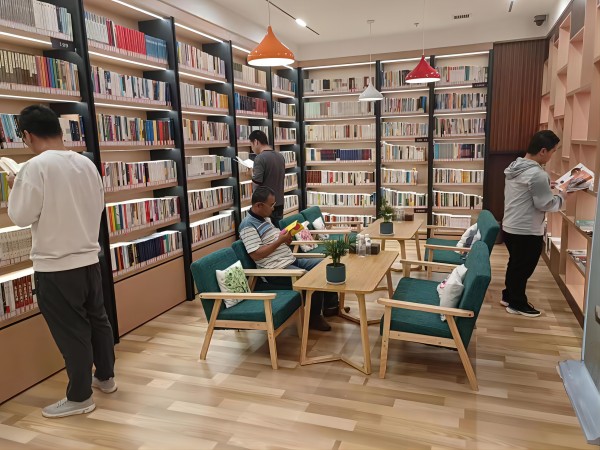 emc网页版登录建设澄合分公司第十二项目部举办“书香伴我成长 知识伴我同行”读书分享活动