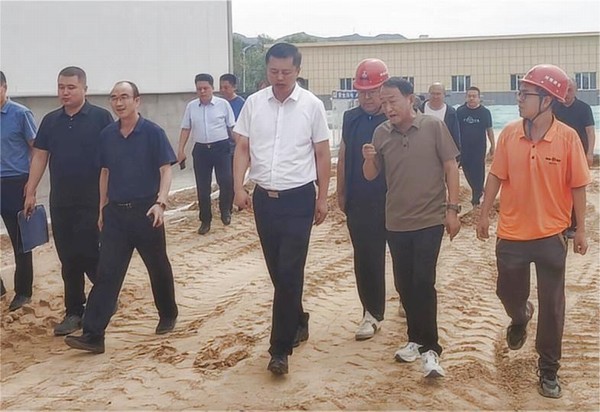 绥德县县委副书记、县长王诚一行莅临emc网页版登录建设路桥分公司绥德县第二净水厂工程调研