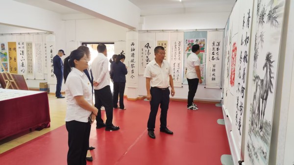  emc网页版登录建设机电安装公司参观廉政作品展