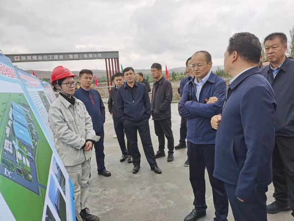 伊宁市委副书记何立荣一行莅临emc网页版登录建设天工公司承建的伊宁市煤炭储运中心基地建设项目检查指导工作