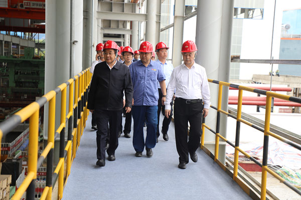 陕西省政协副主席杨冠军到汉钢新建中厚板项目视察