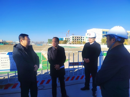 榆林市副市长沈效功一行莅临榆林市第八中学迁建项目调研指导工作