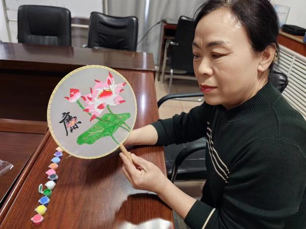 emc网页版登录建设洗选煤运营公司柠条塔运营项目部开展：“巧手抒廉情，清风扬正气”主题趣味手工活动