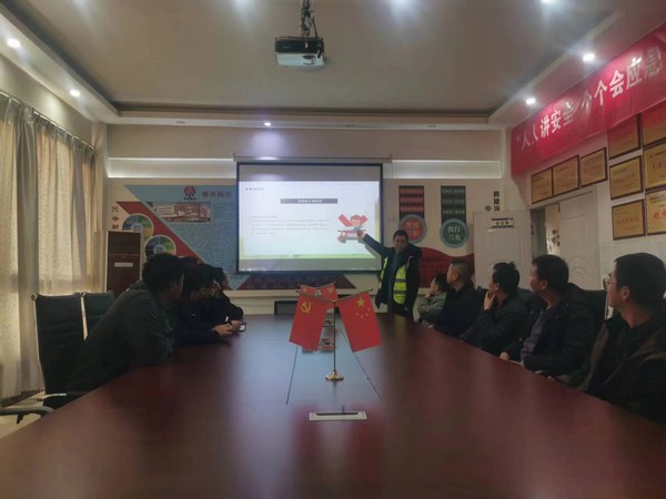 emc网页版登录建设路桥分公司靖神铁路项目部开展“文明交通，你我同行”全国交通安全日活动