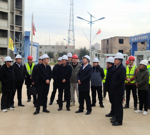 铜川矿业有限公司党委书记、董事长路根奎一行莅临emc网页版登录建设铜煤公司承建的铜煤三号居住区检查指导工作